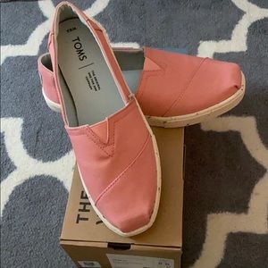 Pink canvas toms
